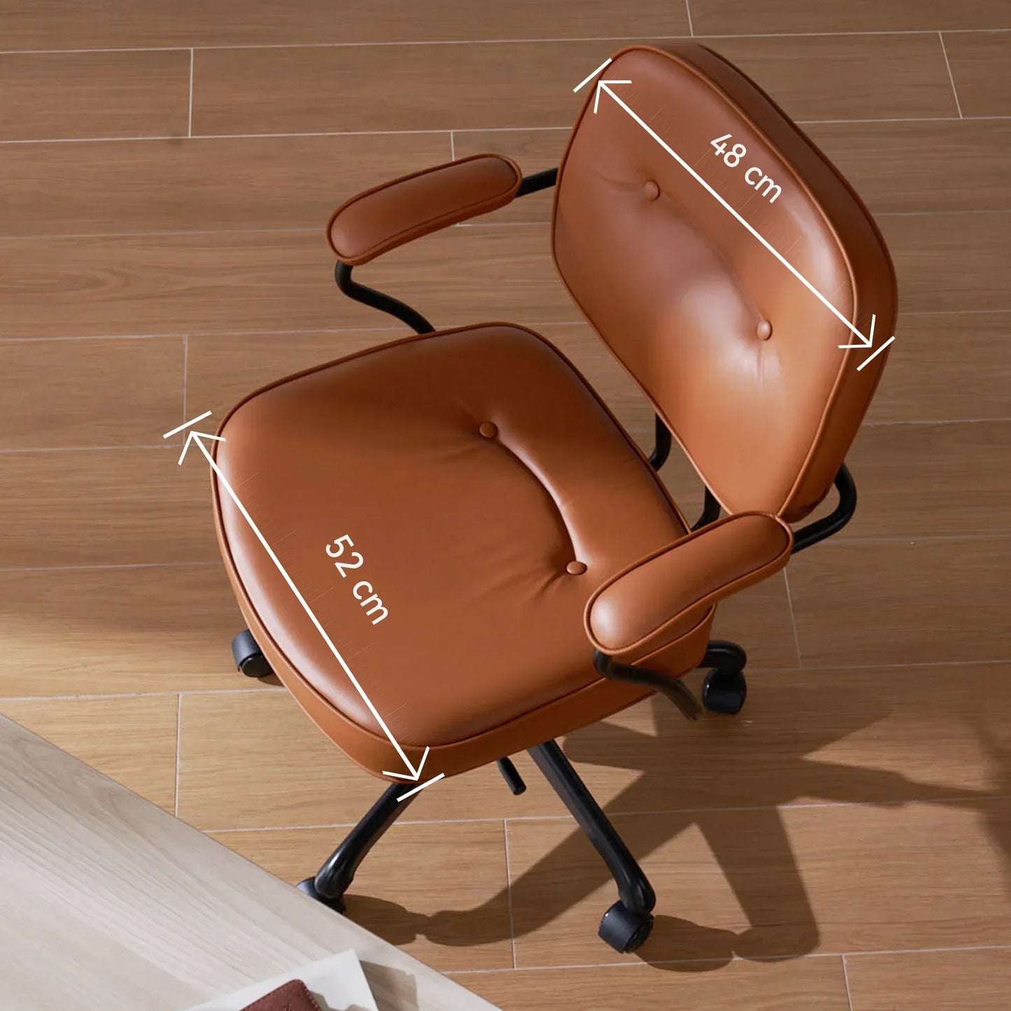 L3 Chaise en cuir de luxe de style mid-century