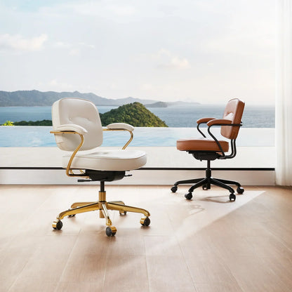 L3 Chaise en cuir de luxe de style mid-century